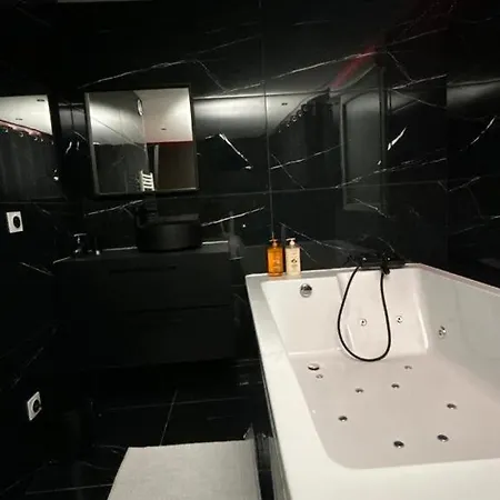Apartment Black Room: Votre Pres De Lyon